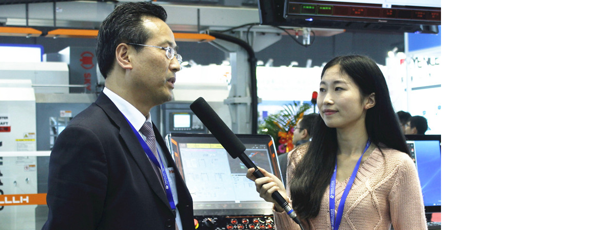 機床商務(wù)網(wǎng)于2015上海工博會采訪山崎馬扎克