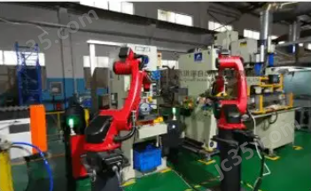 圖片5.png 關節機器人一拖三